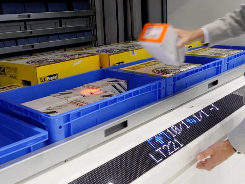 La nuova barra LED nei magazzini verticali Hänel