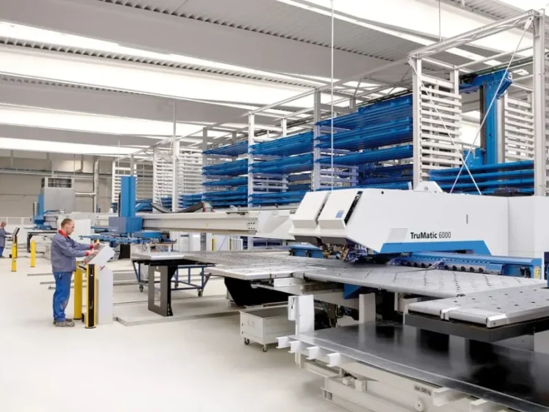 Il-centro-di-produzione-dei-magazzini-verticali-automatici-Hanel-1024x683