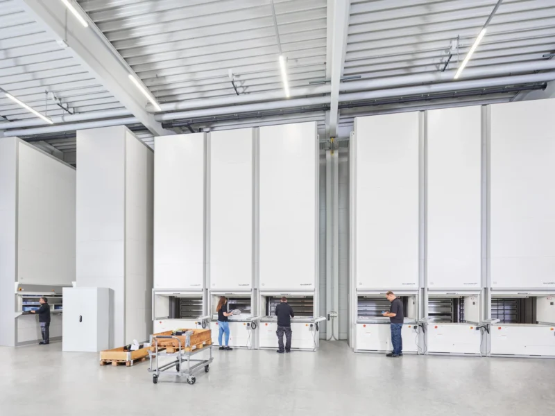 29 magazzini verticali ottimizzano lo stoccaggio in produzione per l’azienda SMW-Autoblok