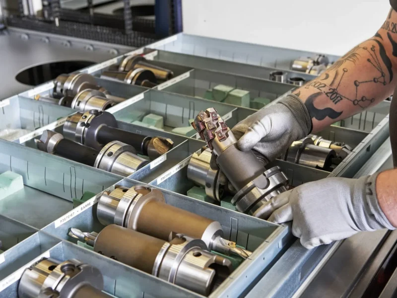 Stoccaggio utensili magazzino automatico agricolo